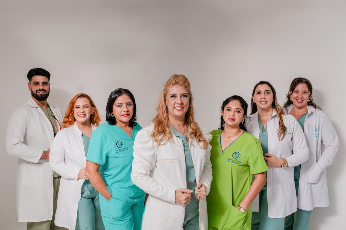 Nos enfocamos en brindar un excelente servicio al paciente y una experiencia cómoda y agradable durante su tratamiento dental